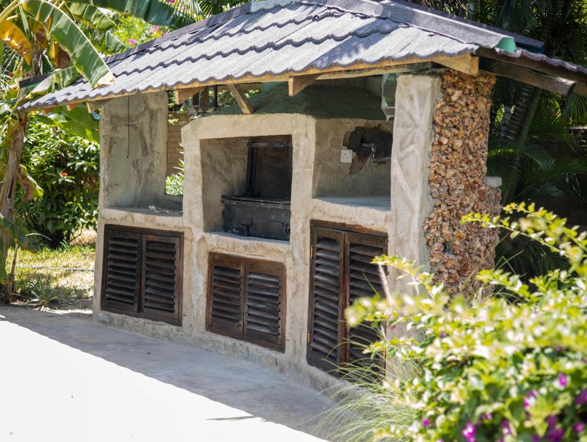 Amani Paradise - Luxury Villas 迪亚尼海滩 外观 照片