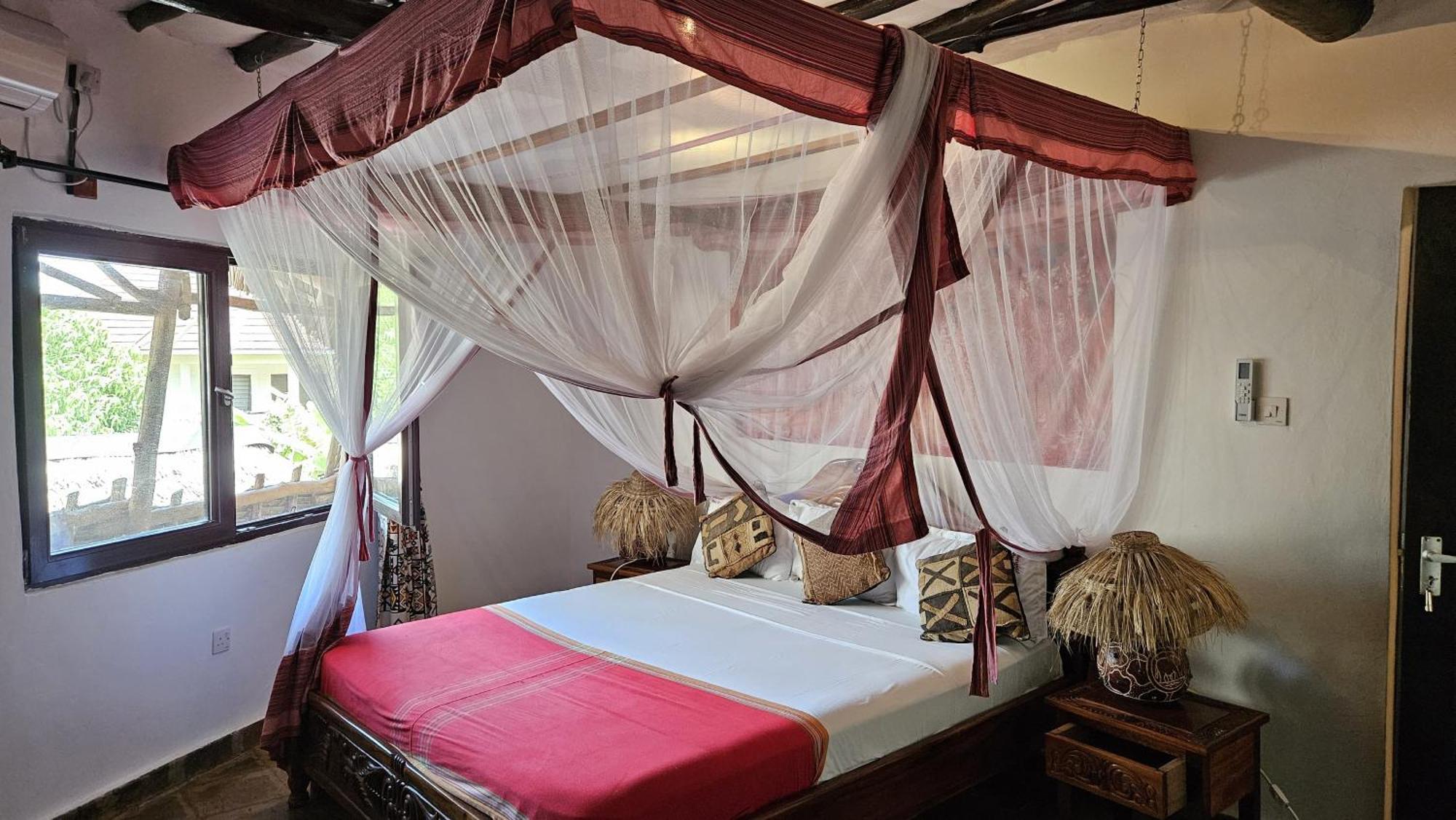 Amani Paradise - Luxury Villas 迪亚尼海滩 外观 照片