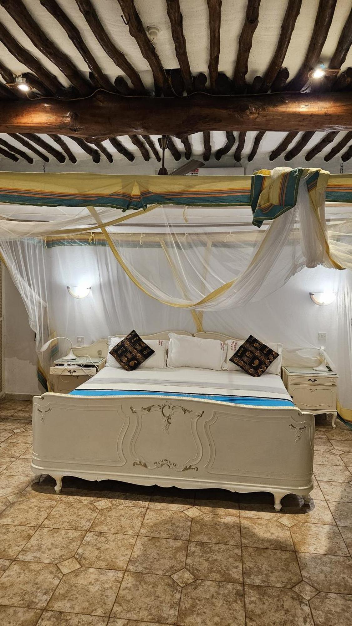 Amani Paradise - Luxury Villas 迪亚尼海滩 外观 照片