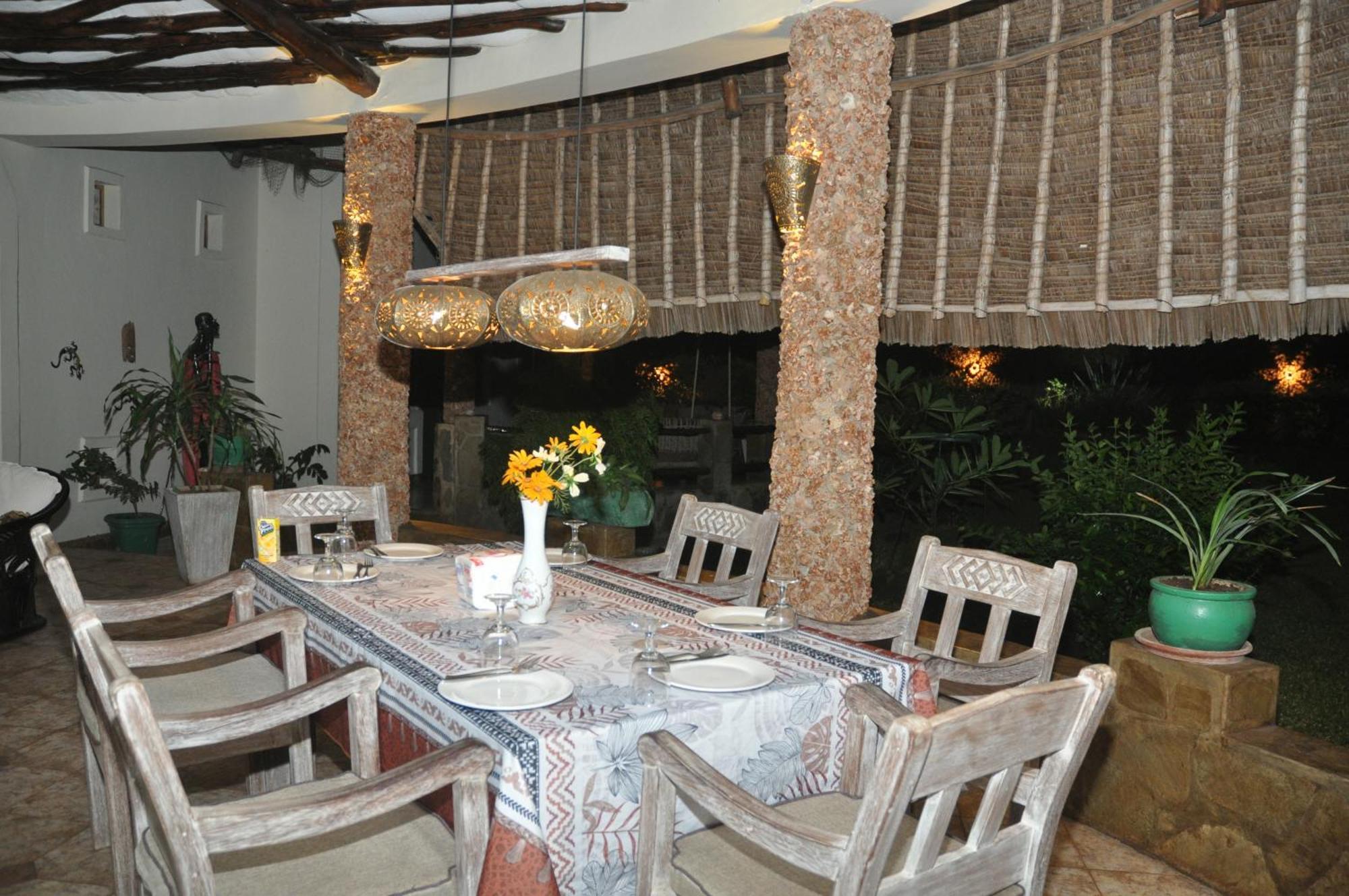 Amani Paradise - Luxury Villas 迪亚尼海滩 外观 照片